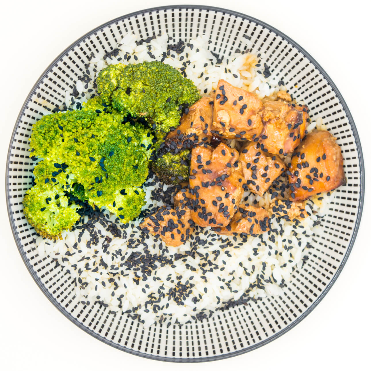 Poulet mariné au yakitori, brocolis sautés et riz vinaigré
