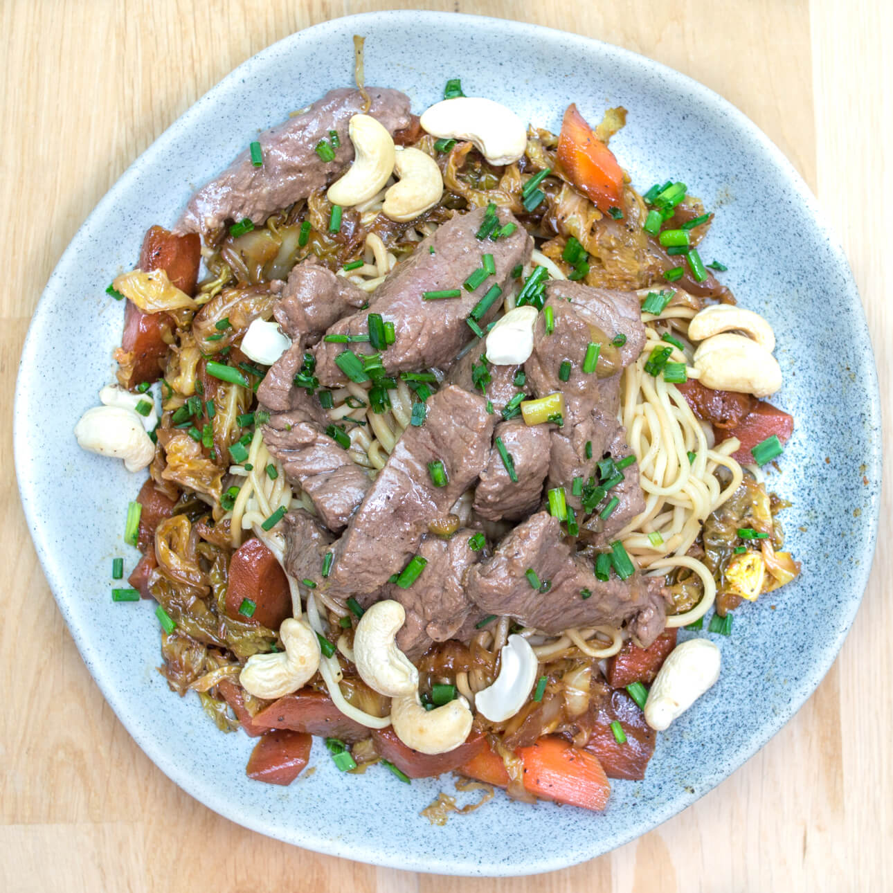 Wok de nouilles, boeuf charolais et légumes