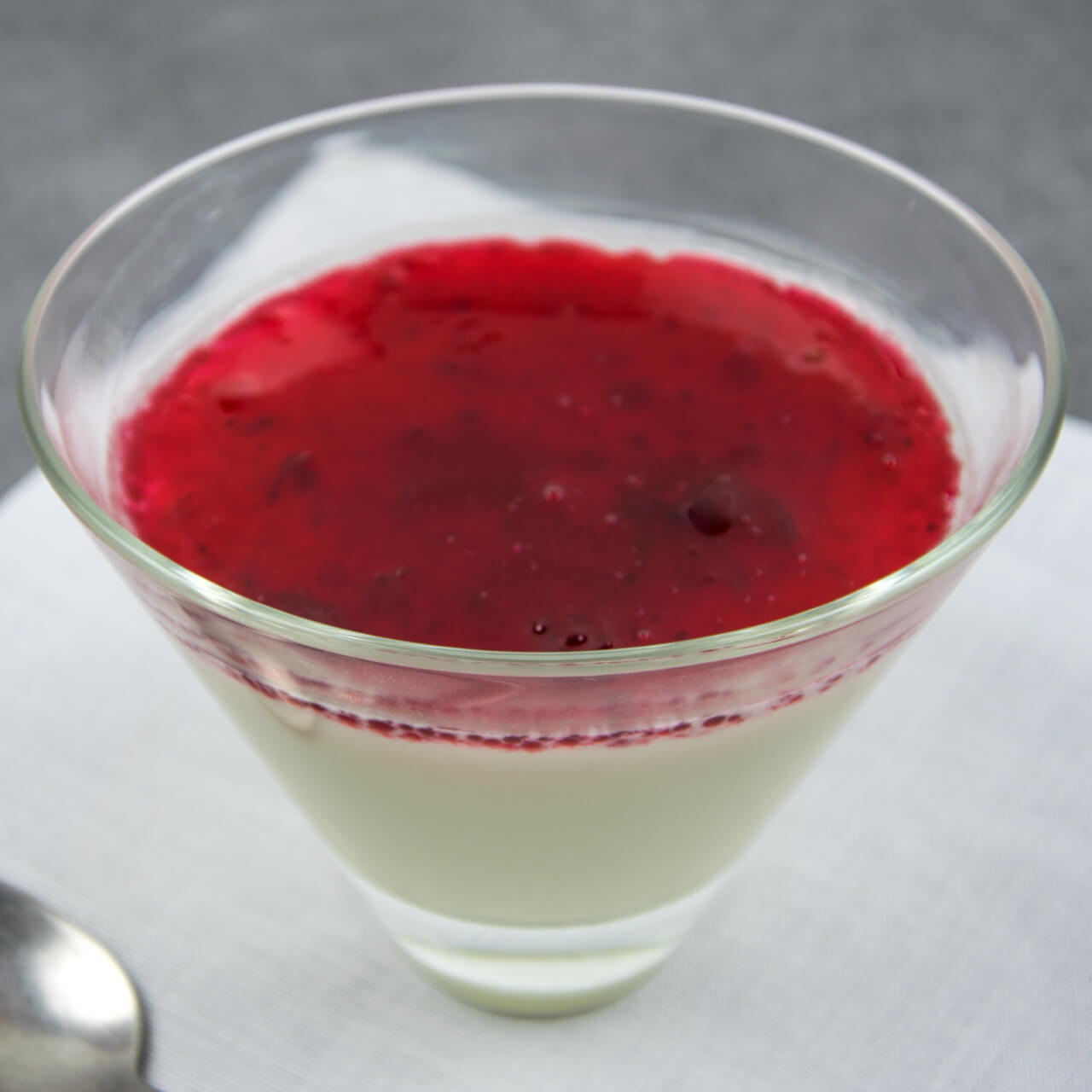 Panna cotta, coulis à la fraise