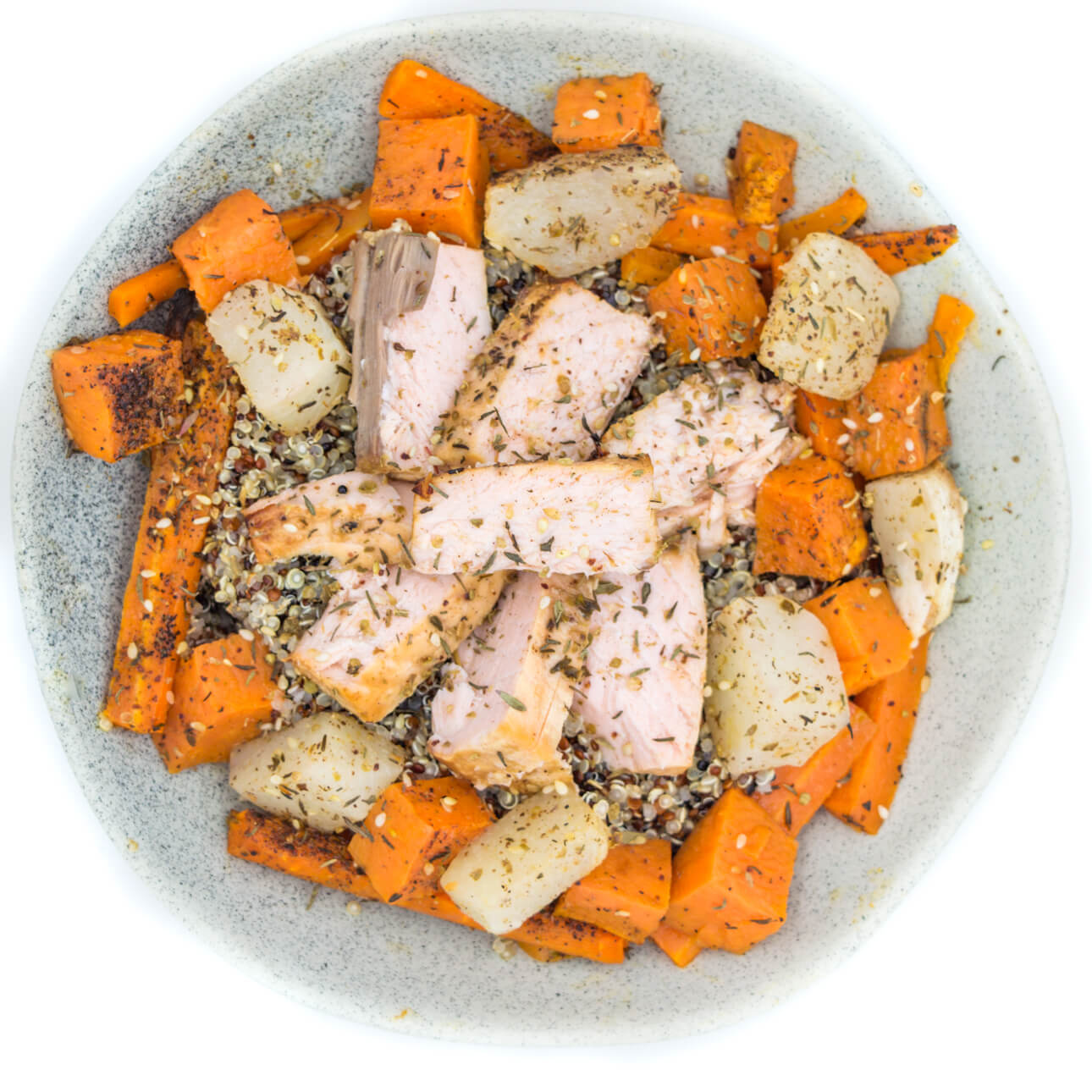Saumon au miel, légumes de saison rôtis et quinoa