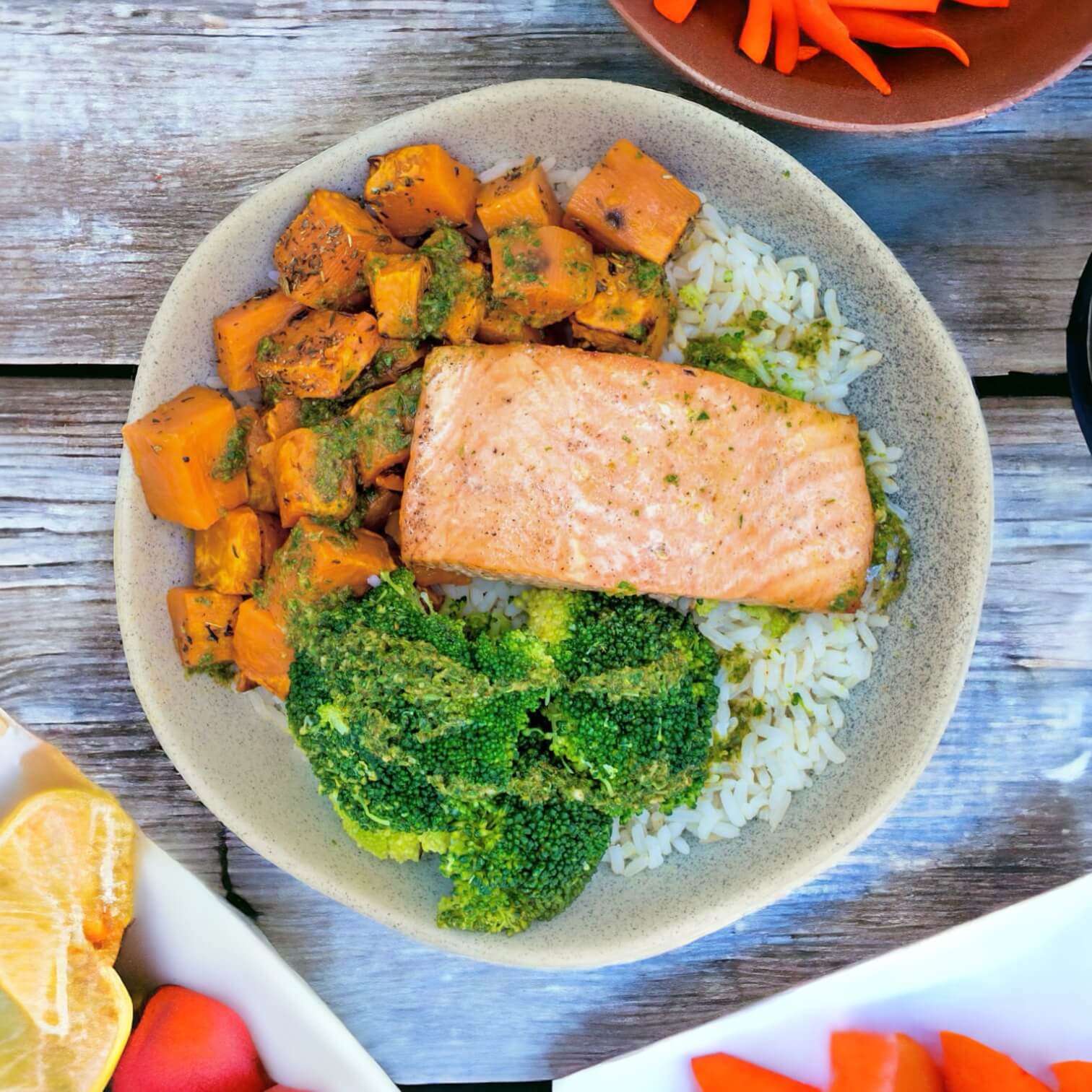 Saumon au chimichurri, riz de Camargue IGP et légumes rôties