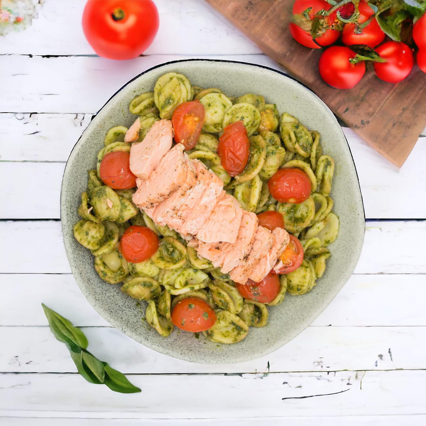 Saumon, orecchiette au pesto de basilic et tomates rôties