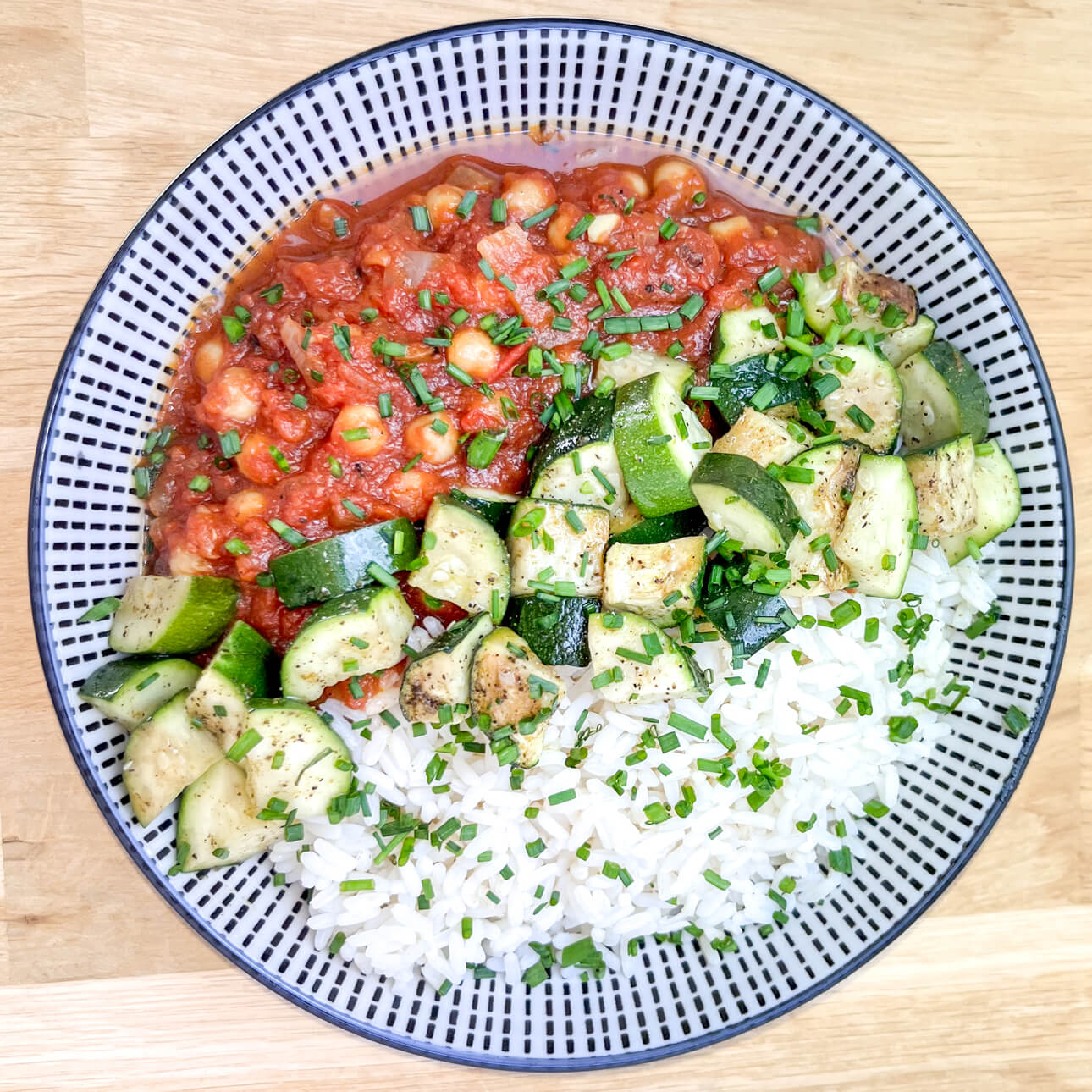 Chole masala aux légumes et riz de Camargue