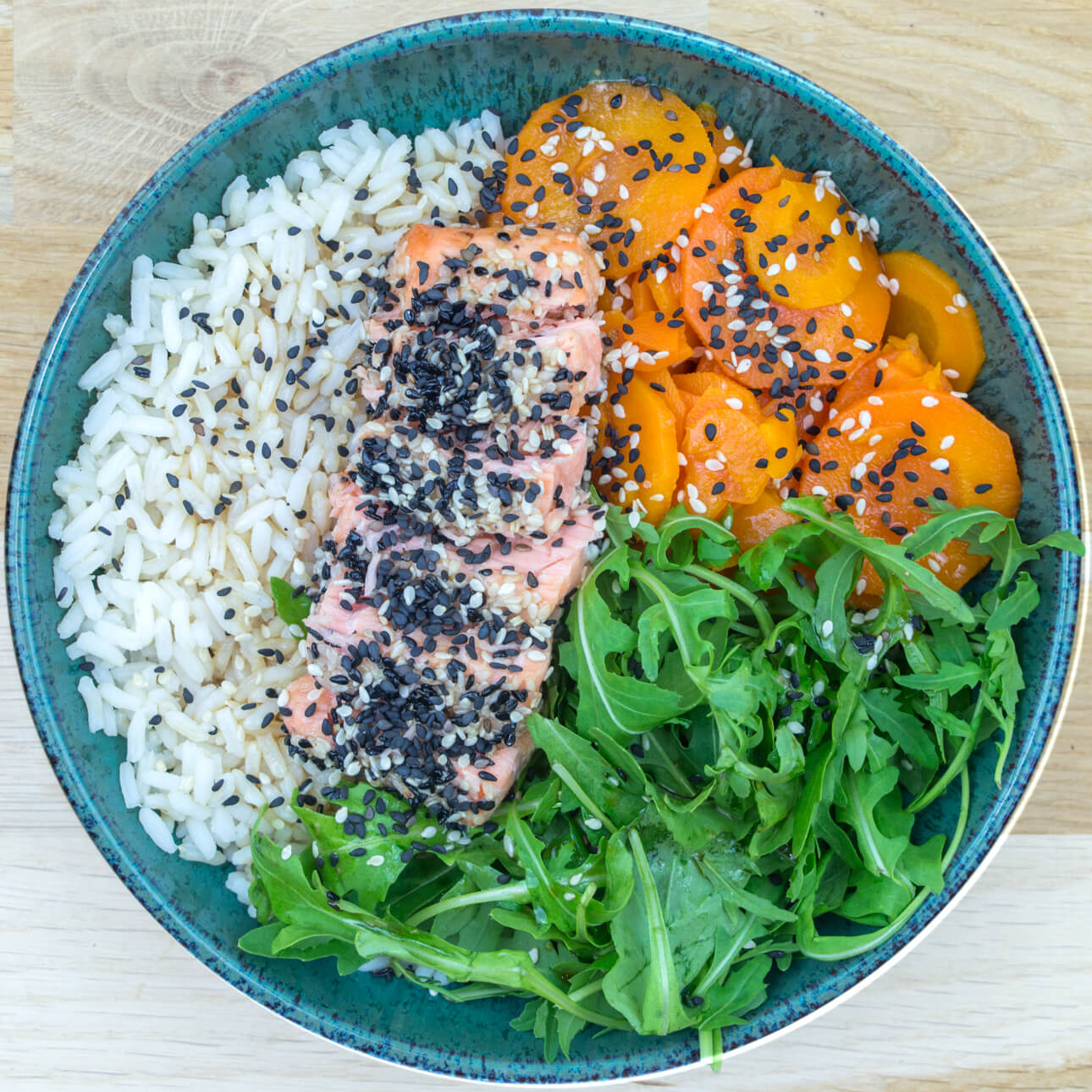 Saumon au sésame, légumes et vinaigrette de balsamique au miel