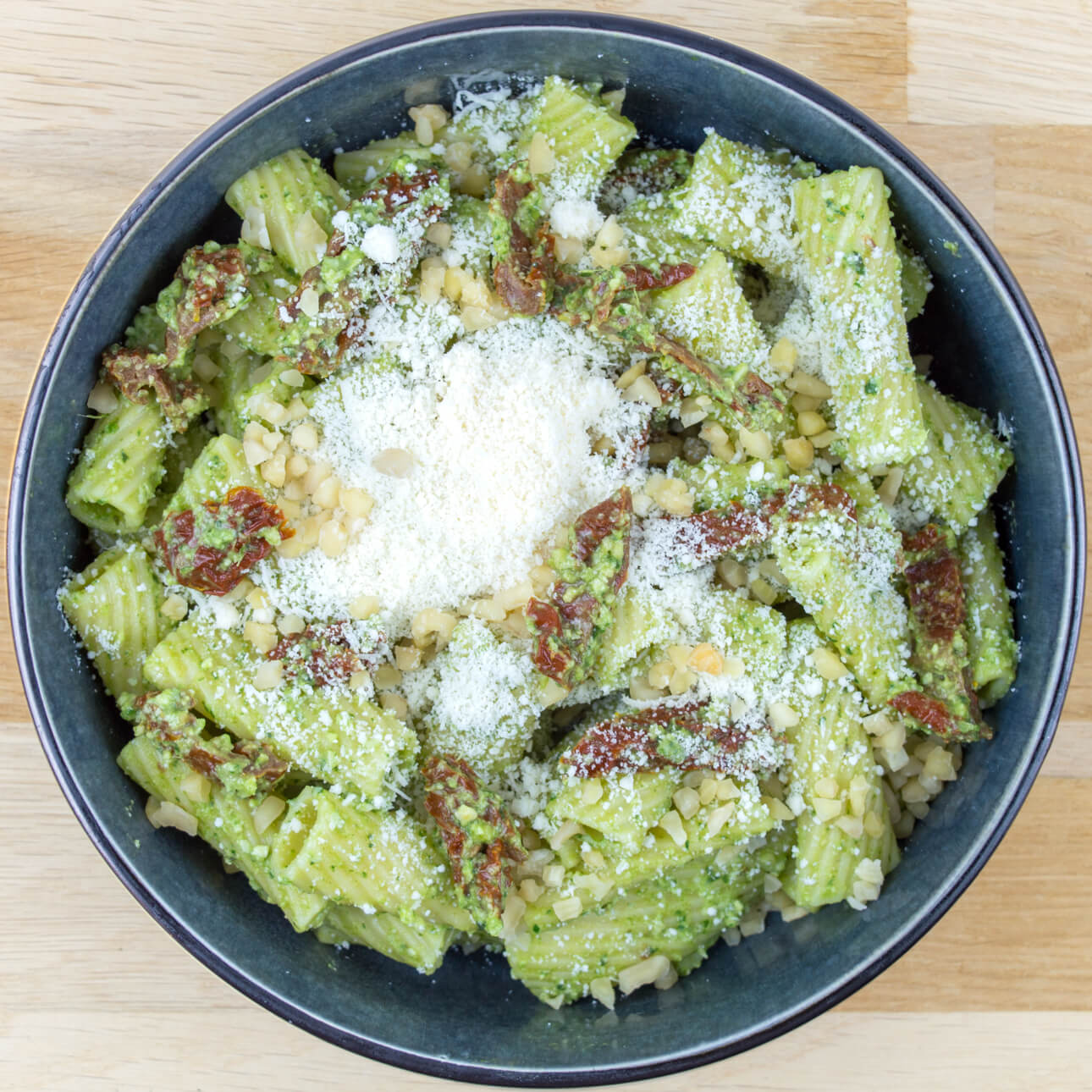 Tortiglioni au pesto de roquette et Grana Padano AOP