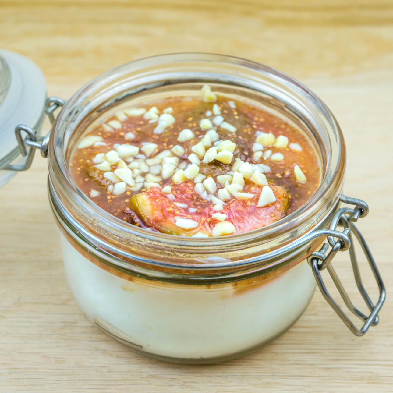 Fromage blanc des Alpes, figues d'Eguilles et amandes