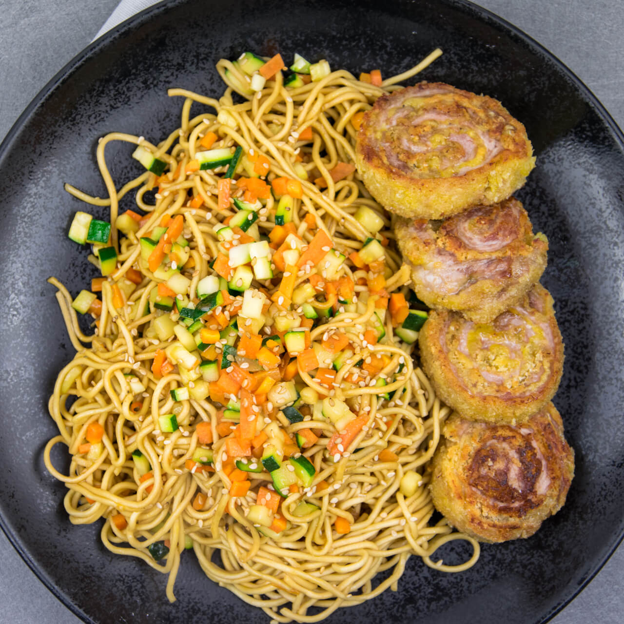 Porc Tonkatsu, nouilles aux légumes