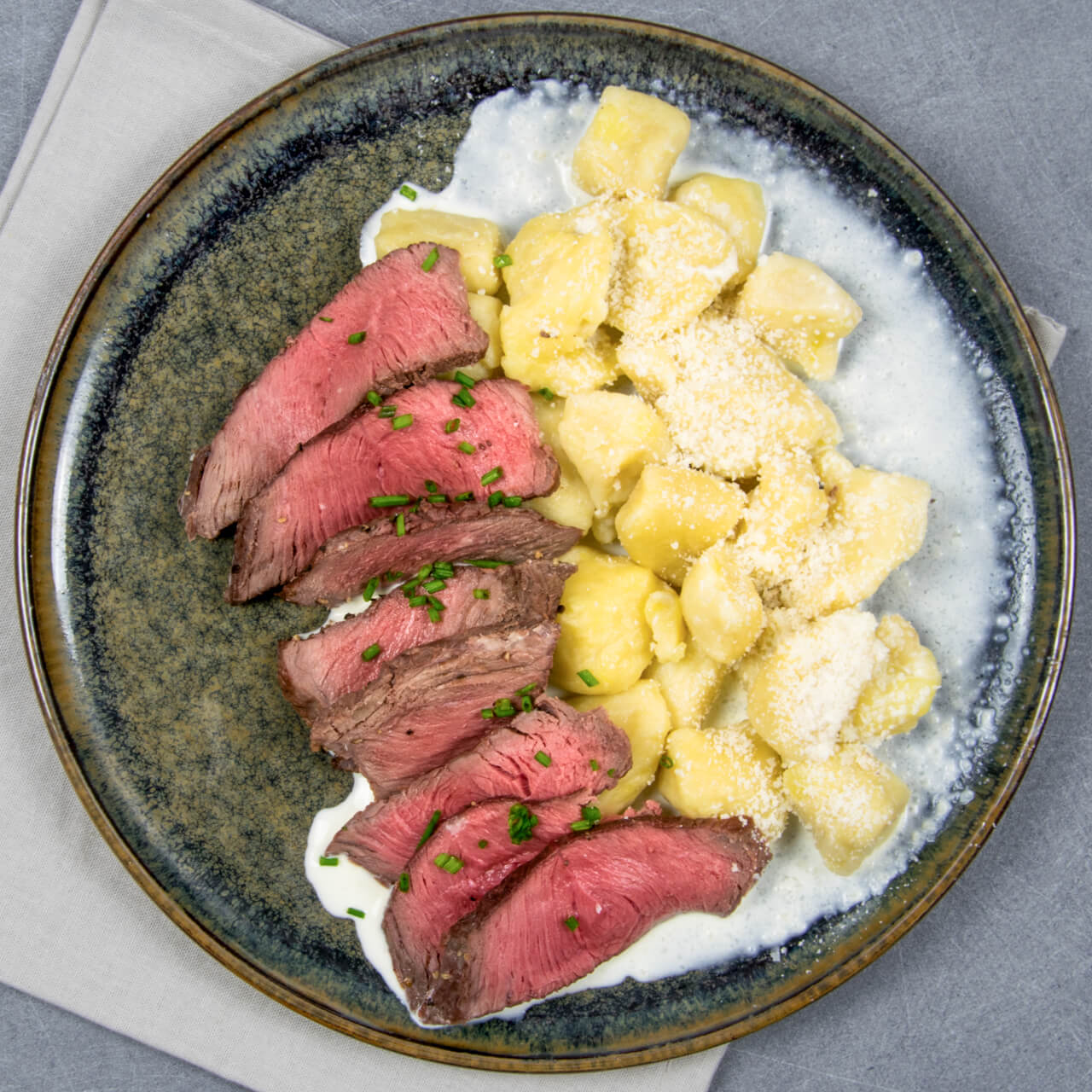 Boeuf, gnocchi et sauce au Grana Padano AOP