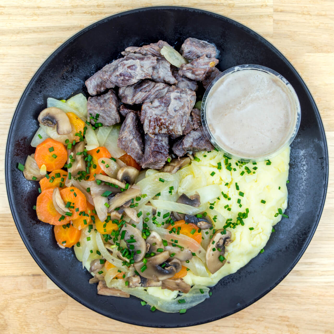 Boeuf Stroganoff, écrasé de pommes de terre et légumes