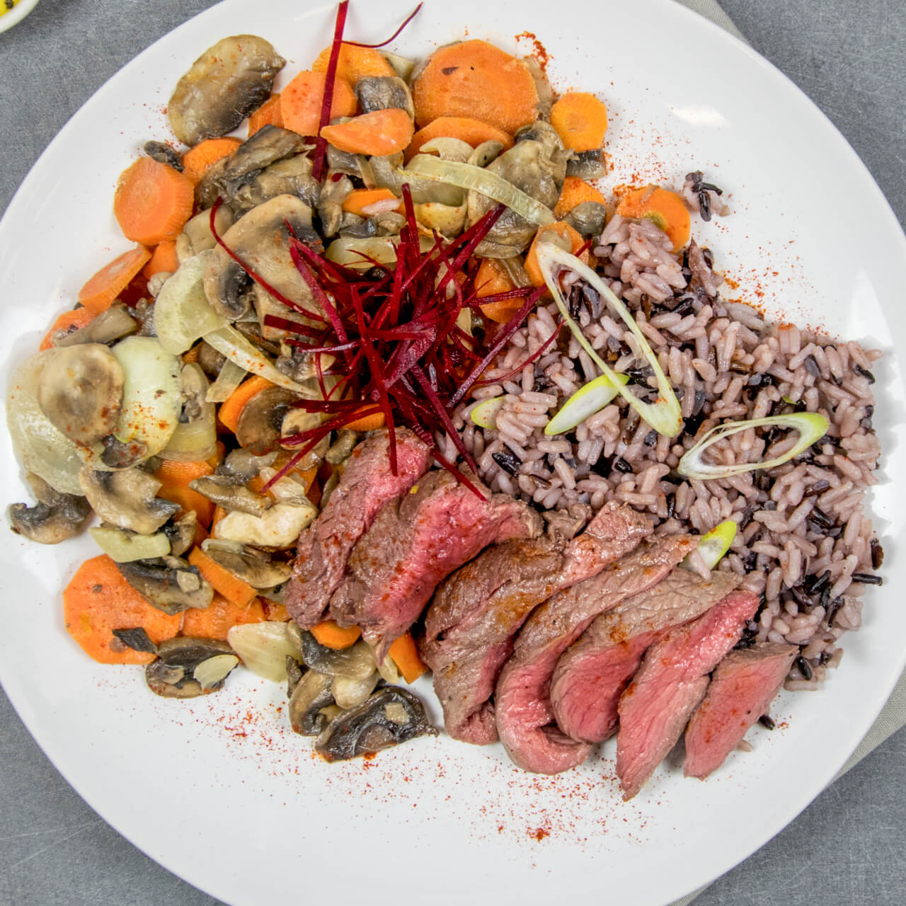 Boeuf Stroganoff, riz de Camargue et légumes