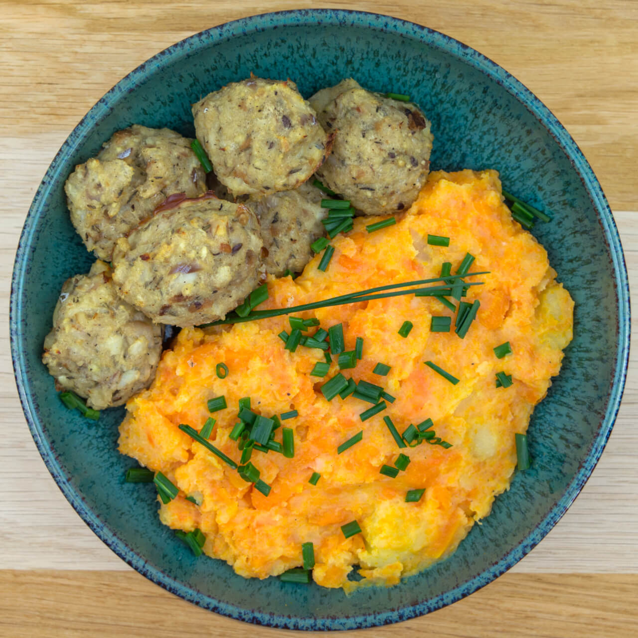 Boulettes de colin maison et purée acidulée