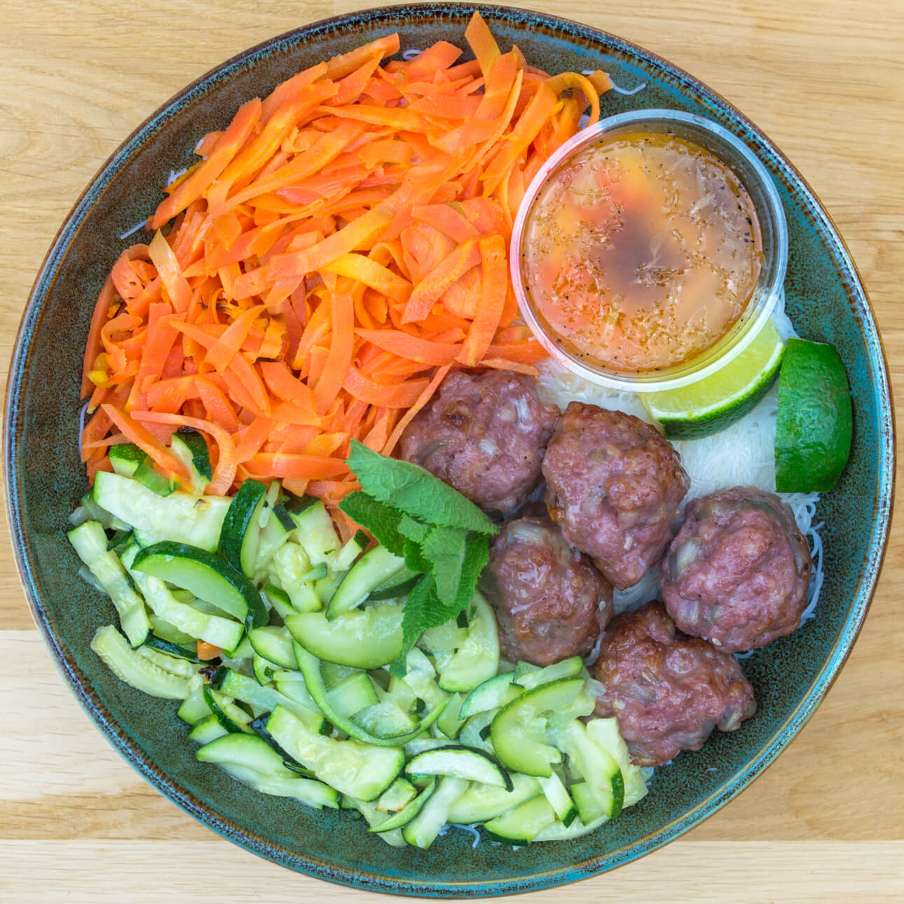Bun cha, vermicelles de riz et légumes