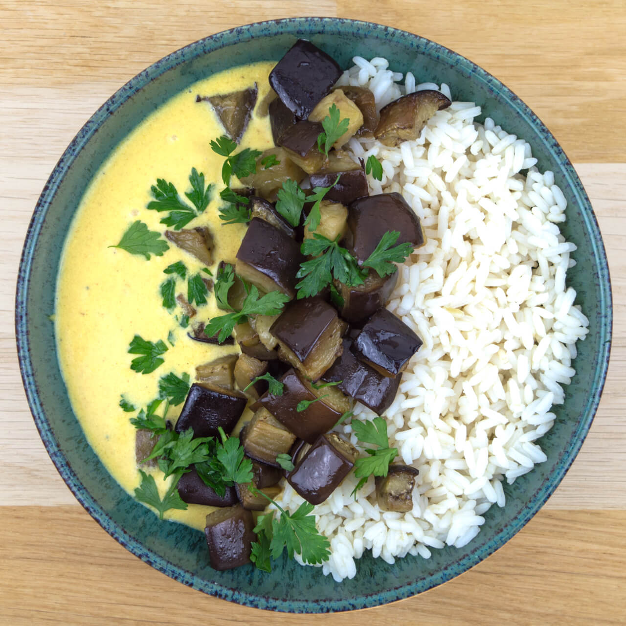 Aubergines rôties et riz  au lait de coco épicé