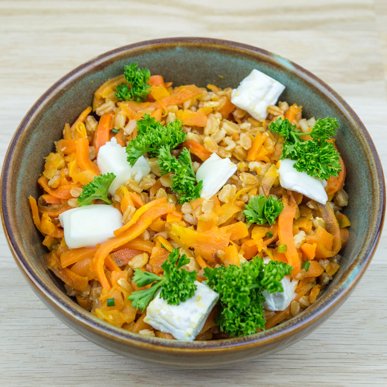 Salade de petit épeautre, légumes et fromage de chèvre