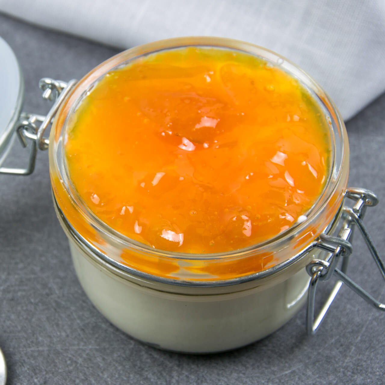 Fromage blanc des Alpes, coulis aux abricots