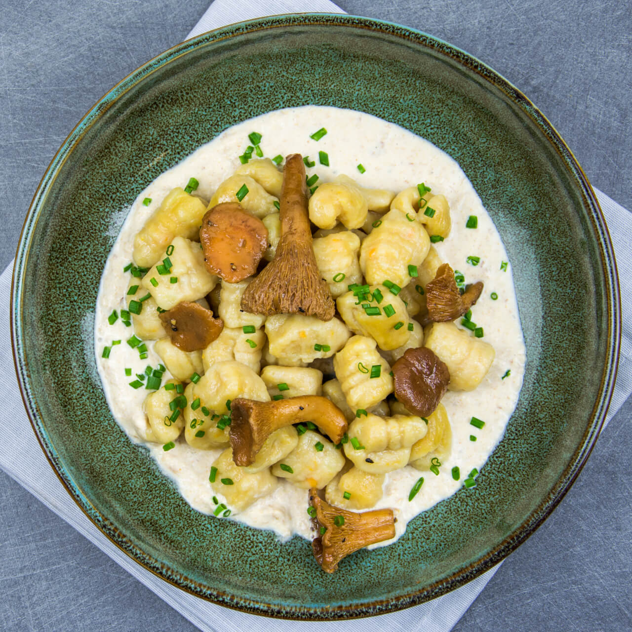 Gnocchi fait maison à la patate douce, sauce aux girolles