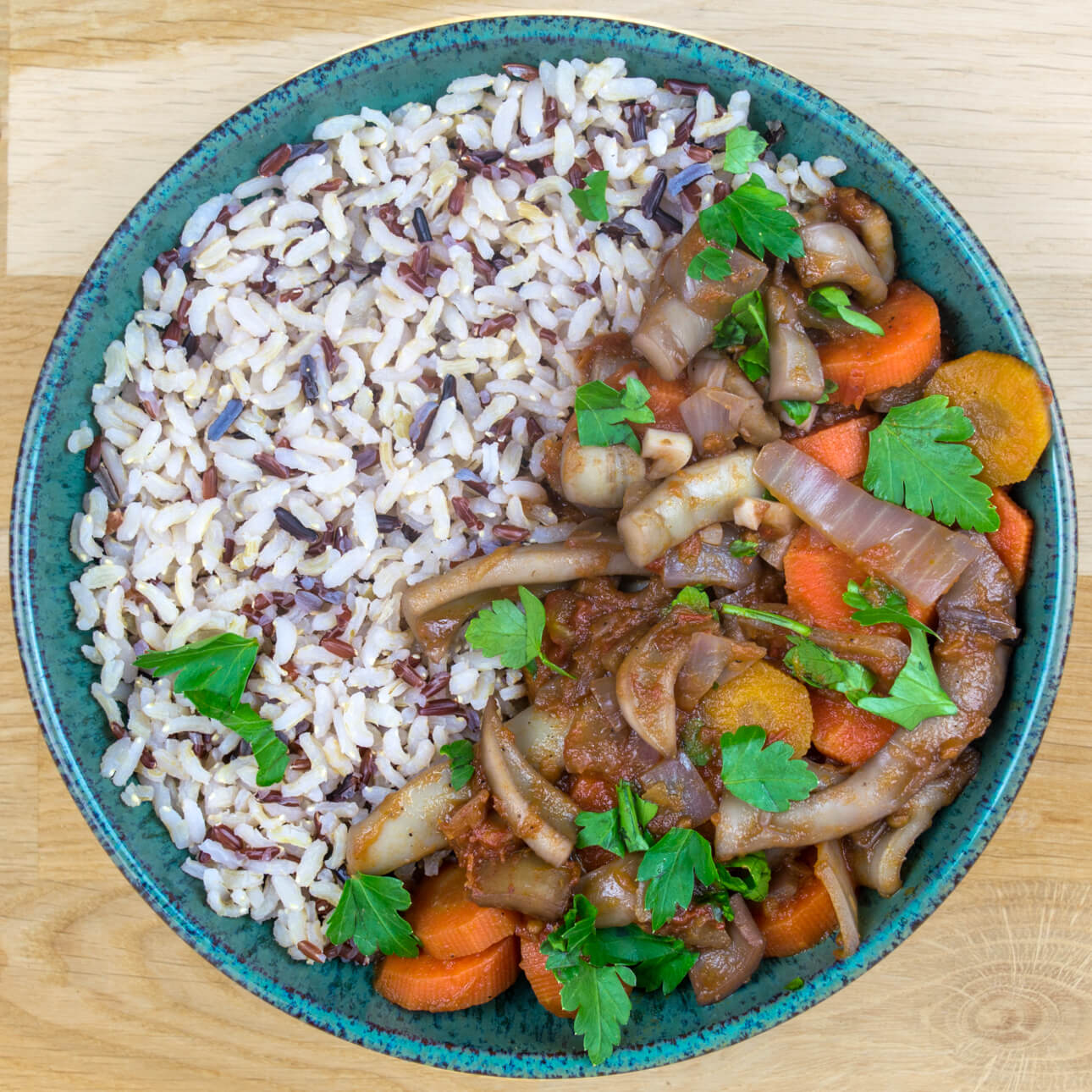 Daube d'encornets à la provençale, riz et légumes