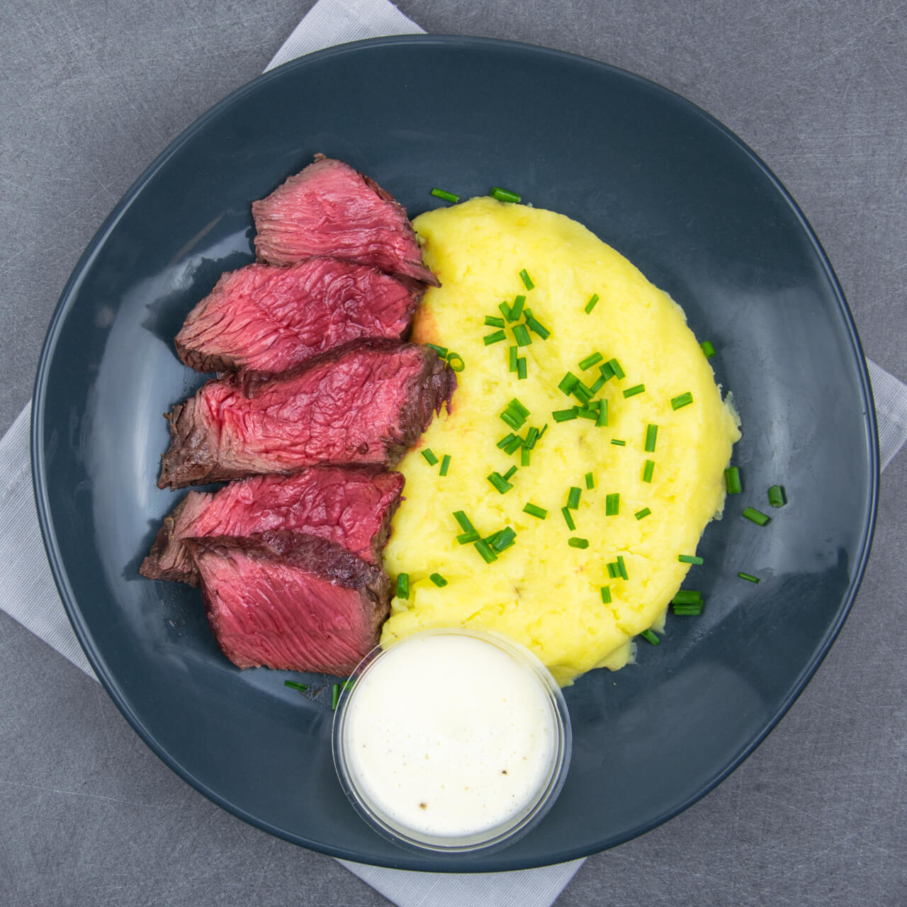 Coeur de rumsteak sauce au Grana Padano AOP, écrasé de pommes de terre