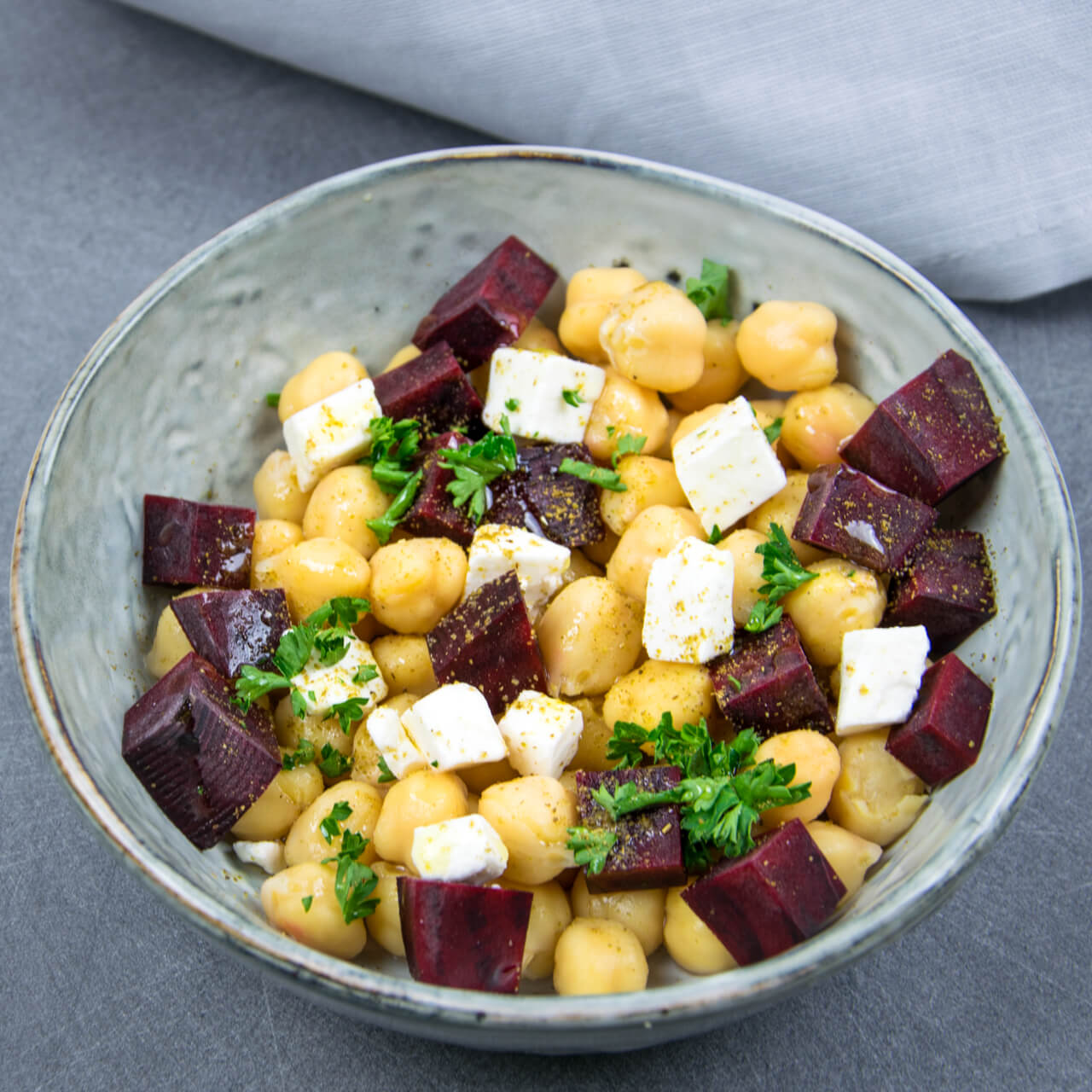 Salade de pois chiche, betterave et feta