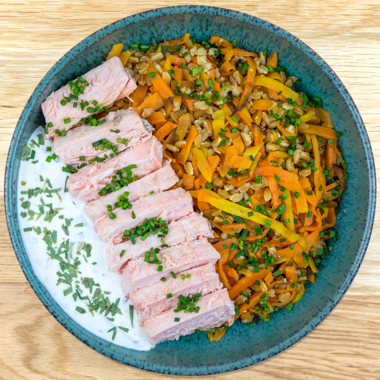 Saumon à la crème d'estragon, petit épeautre et légumes