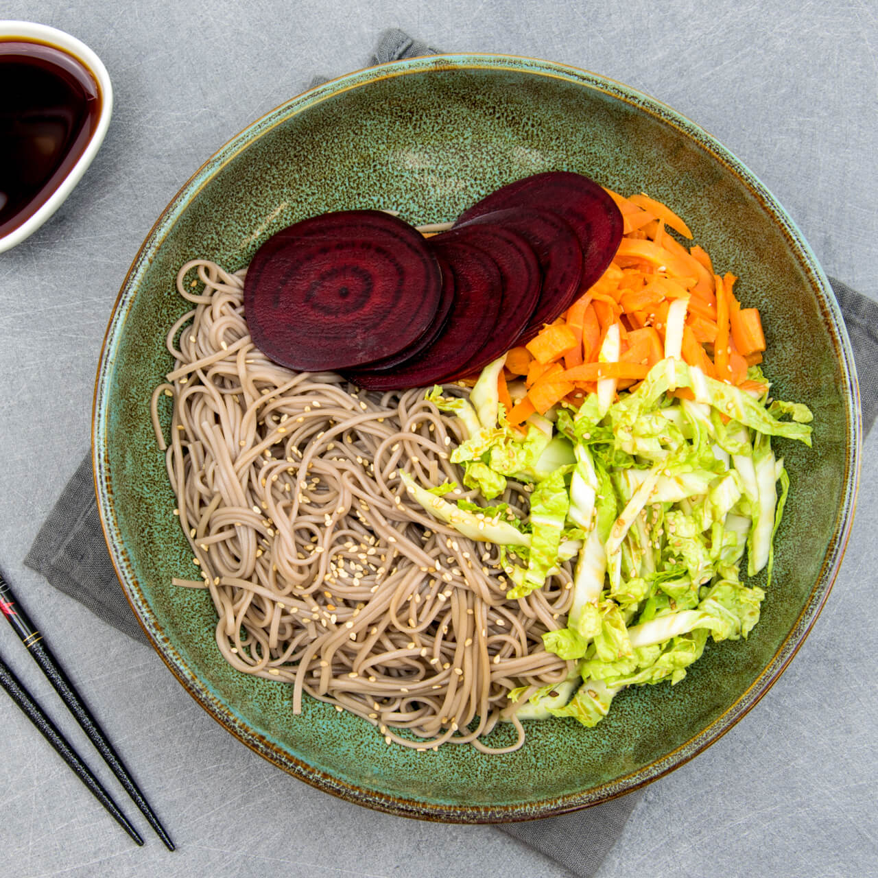 Nouilles soba et légumes