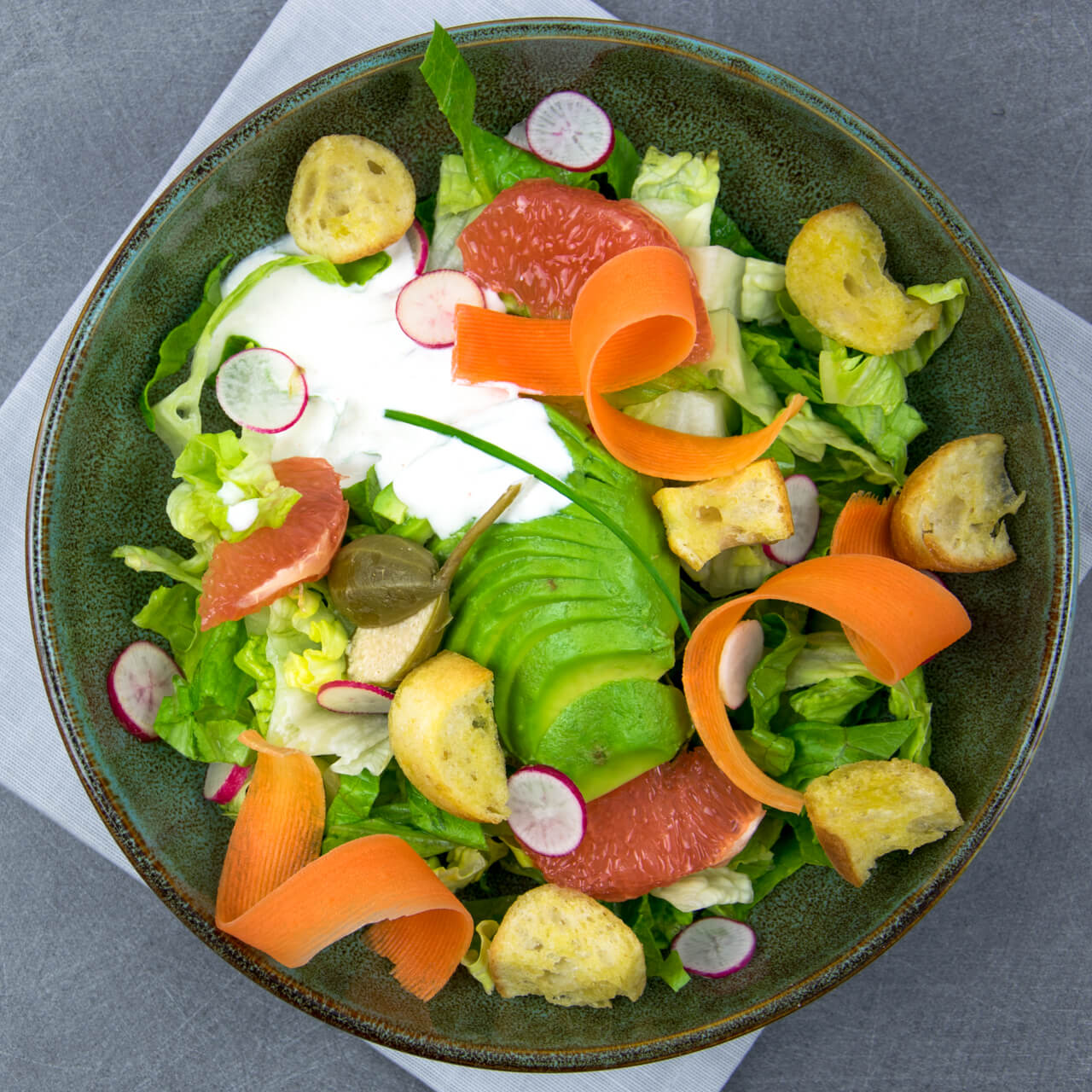 Salade à l'avocat et aux agrumes