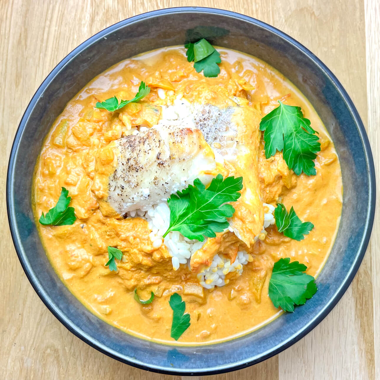 Curry de poisson au garam masala et riz de Camargue