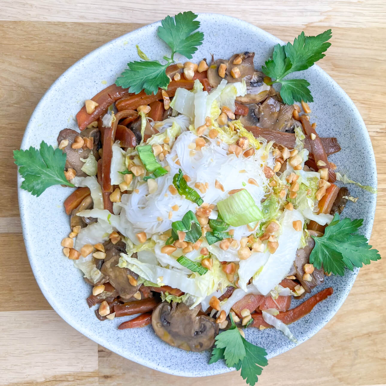 Légumes sautés de saison et vermicelles