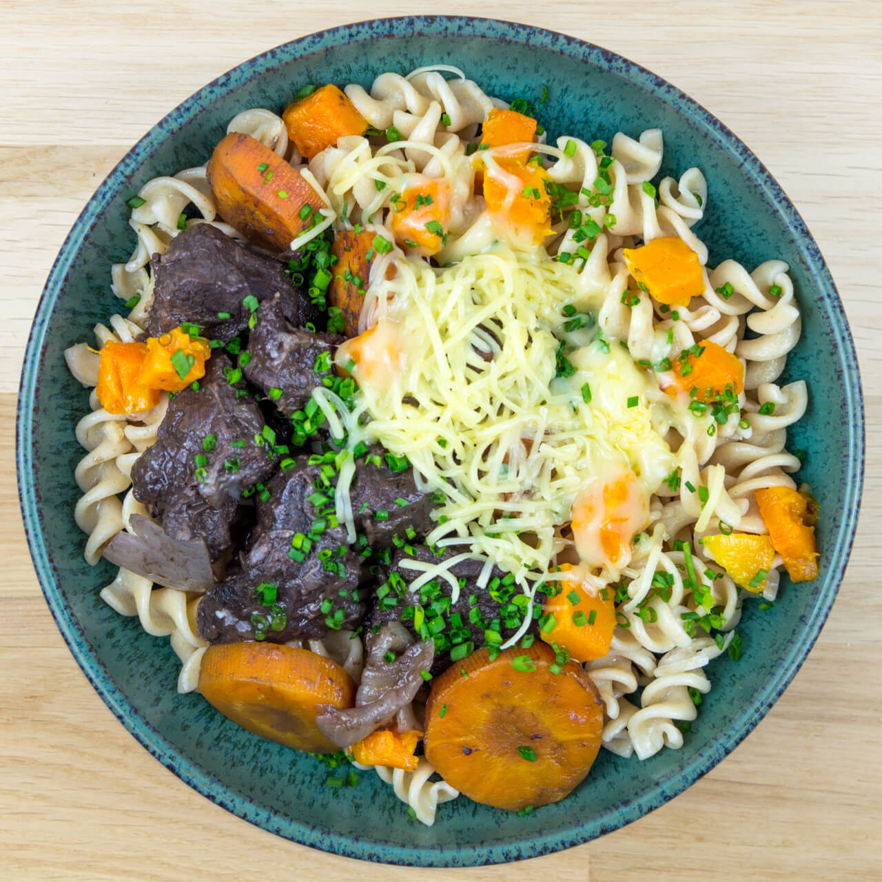 Bœuf charolais braisé, fusilli et légumes
