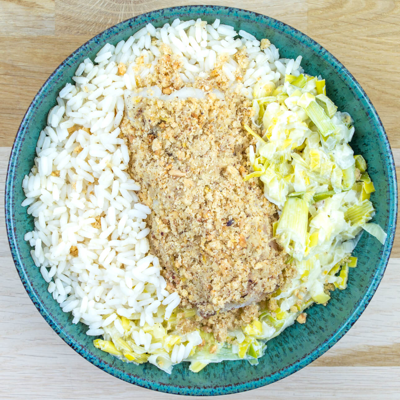 Colin en croute de noisette, riz et fondue de poireaux