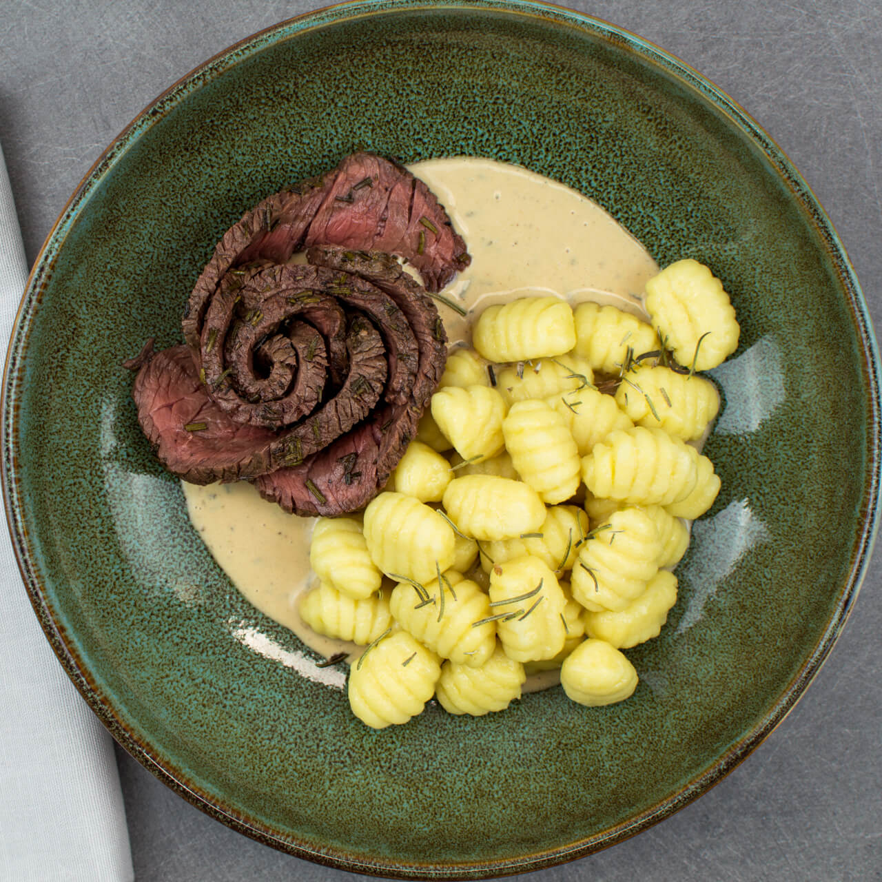 Coeur de rumsteak, gnocchi sauce au romarin