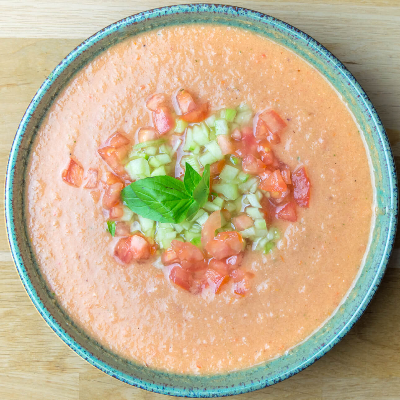 Grand gazpacho aux tomates et concombres