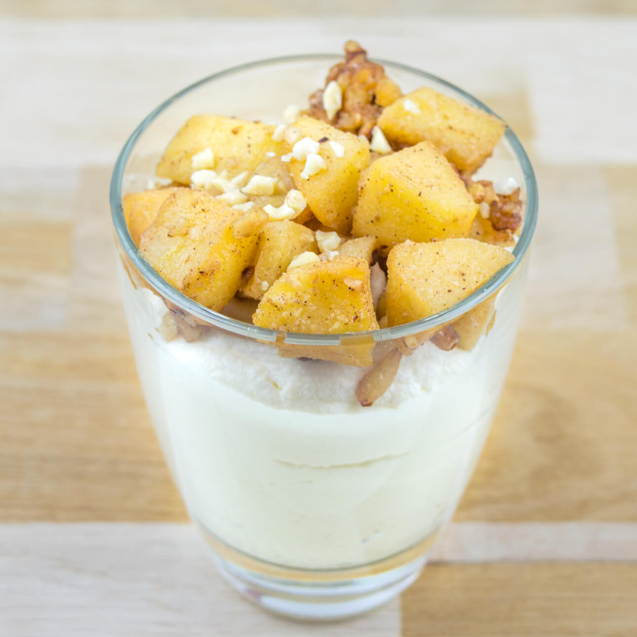 Fromage blanc des Alpes, amandes et pommes rôties