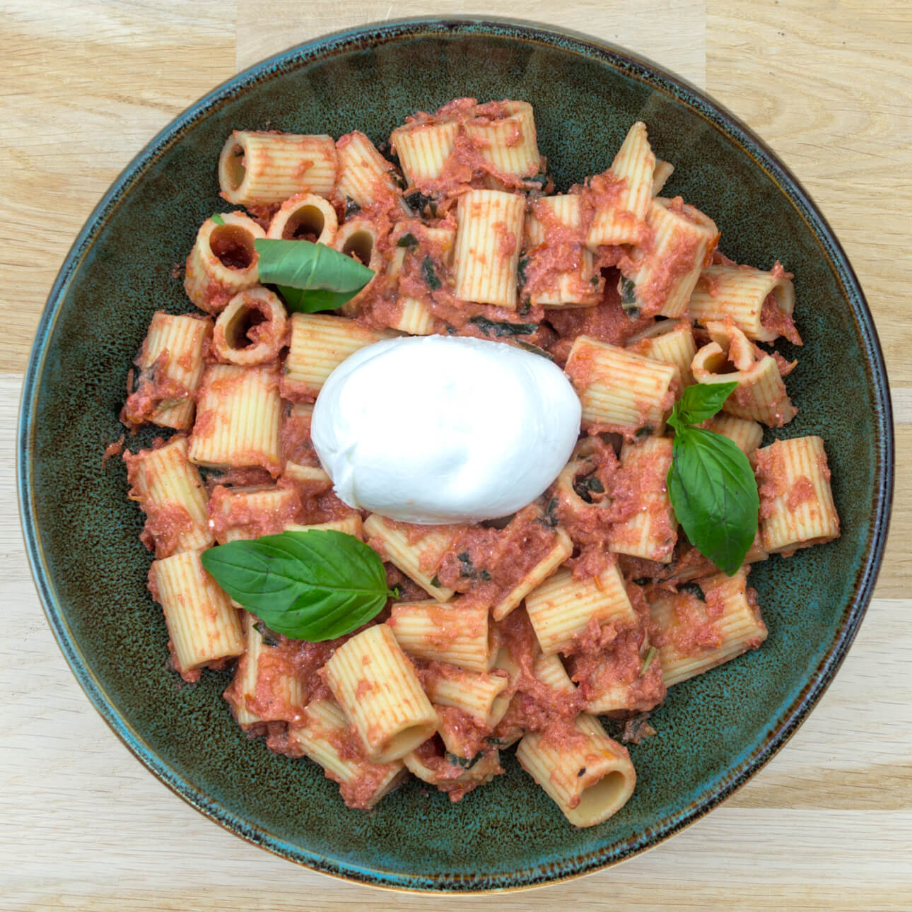 Mezze maniche alla Norma et mozzarella di bufala Campana