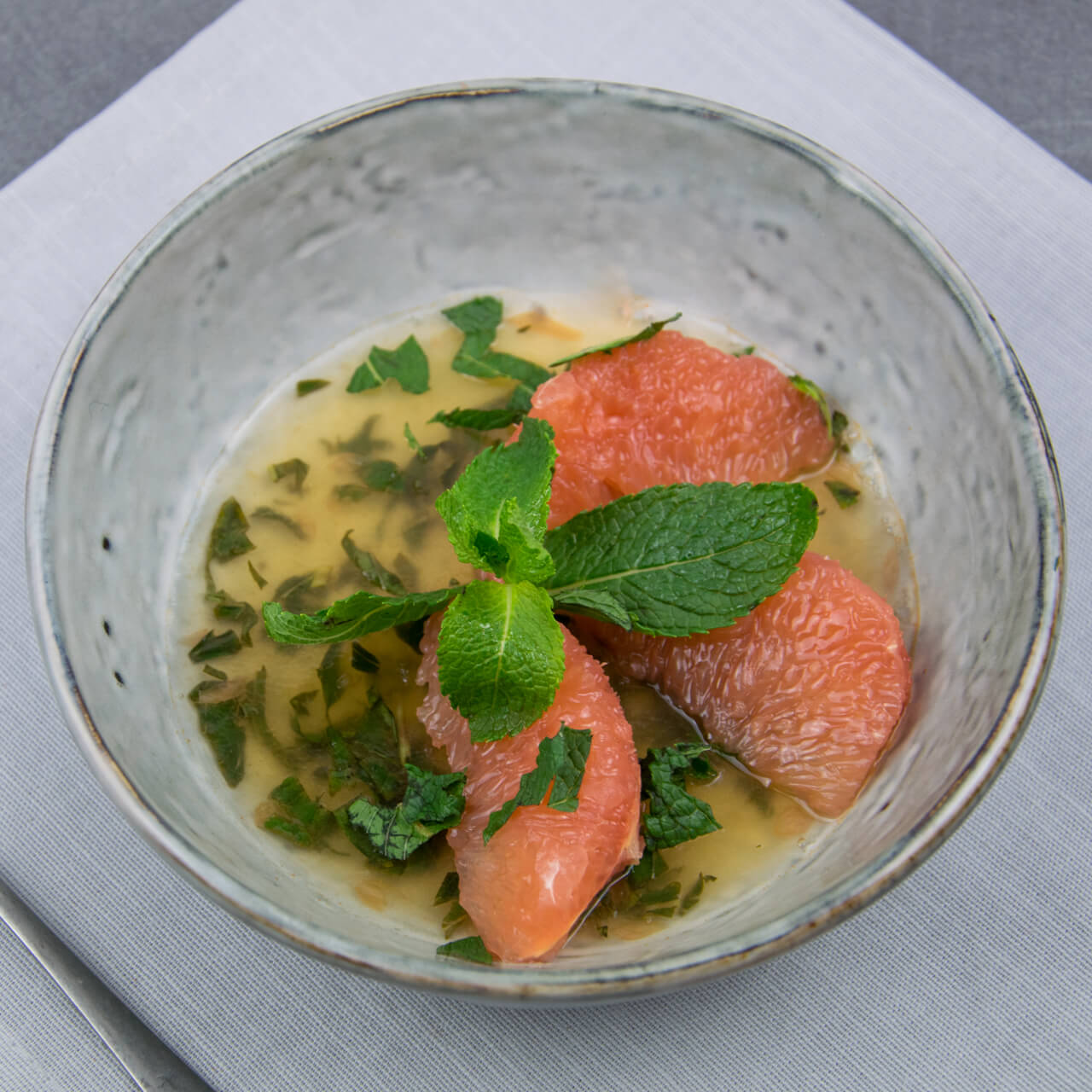 Pomelo et gelée menthe basilic
