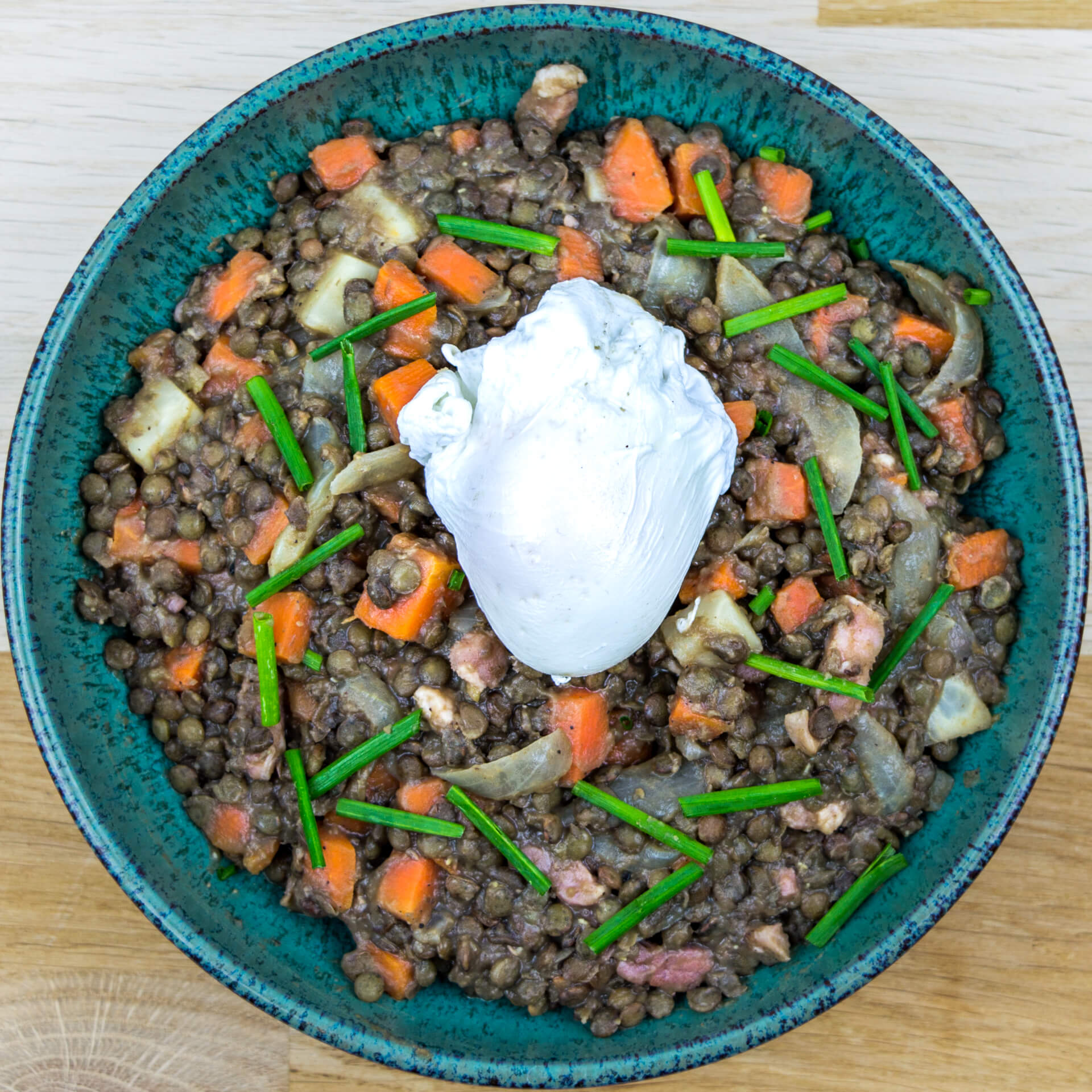 Lentilles vertes, pancetta et œuf poché