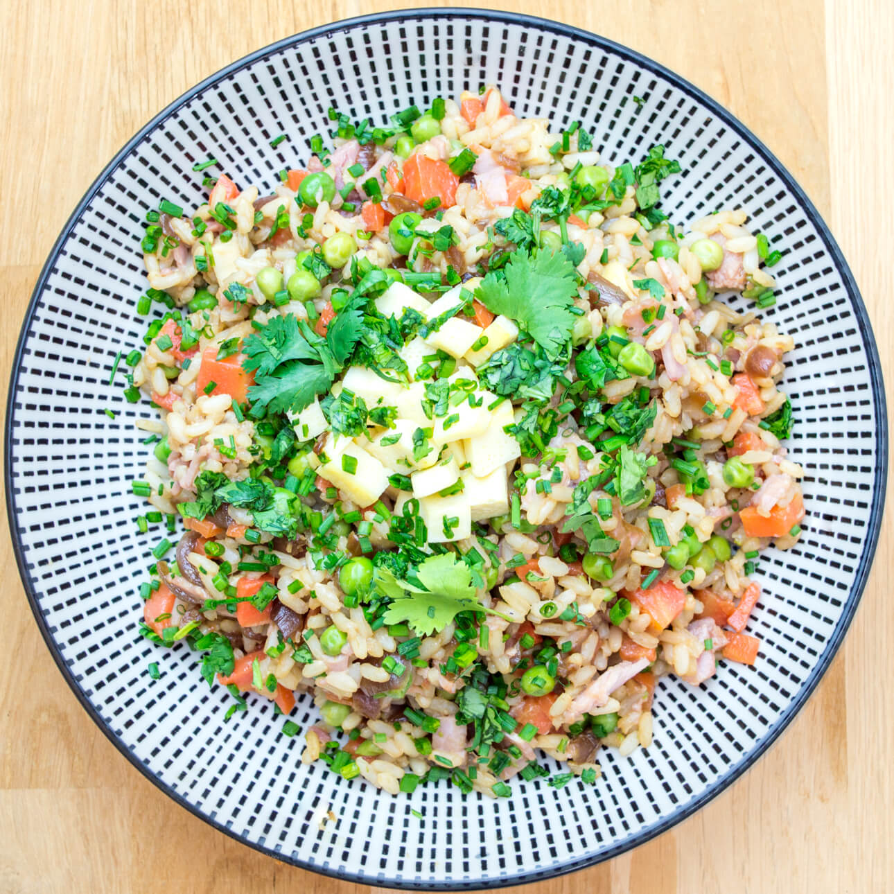 Riz cantonais au jambon de porc fermier, œuf brouillés et légumes