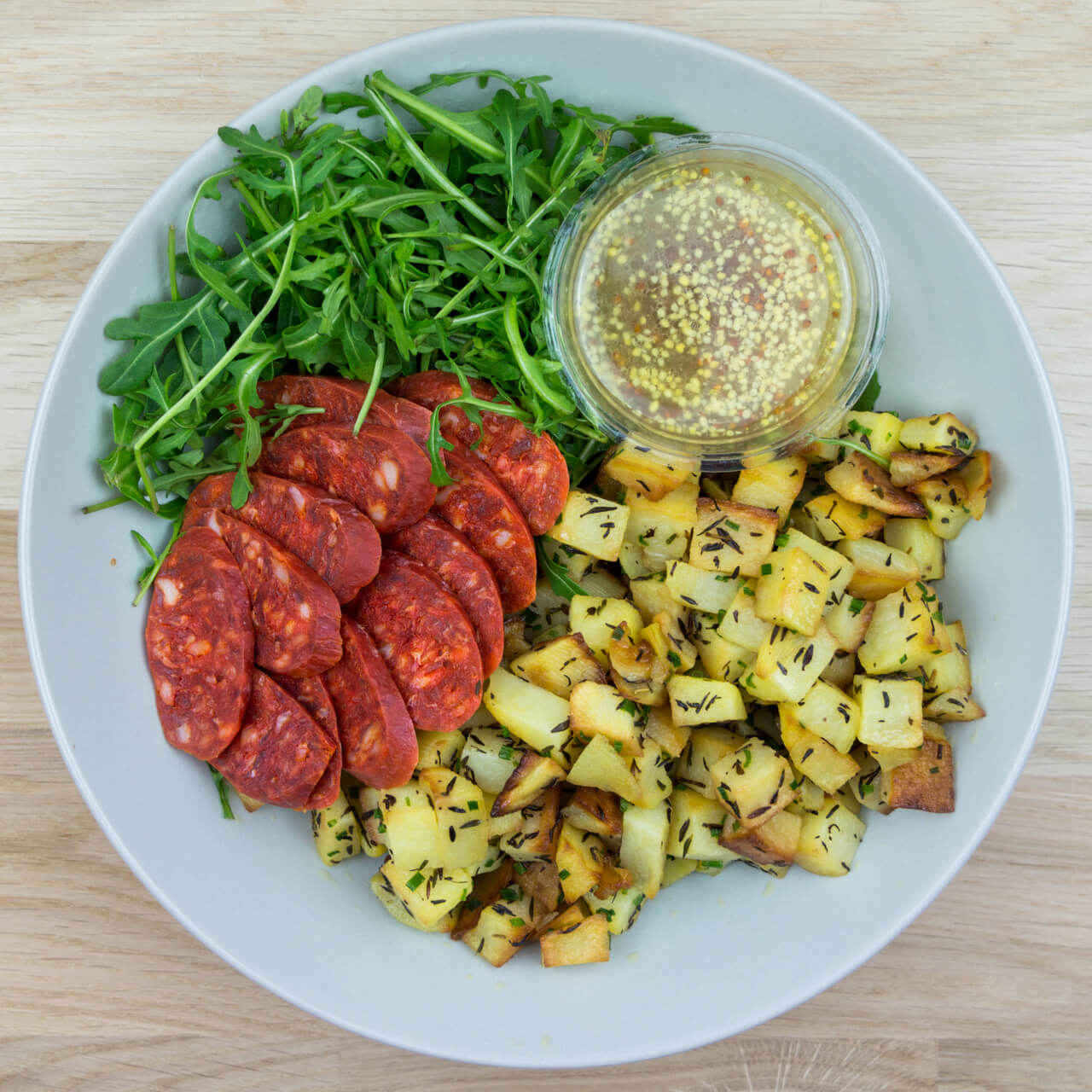 Salade de roquette, pommes de terre et chorizo