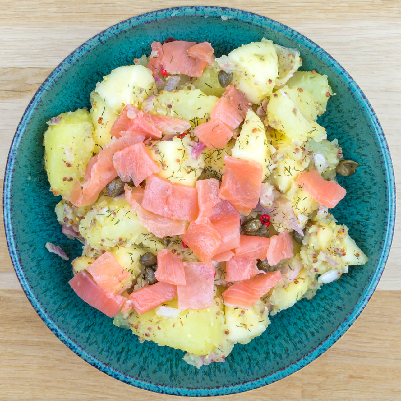 Salade au saumon fumée, pommes de terre à l'aneth
