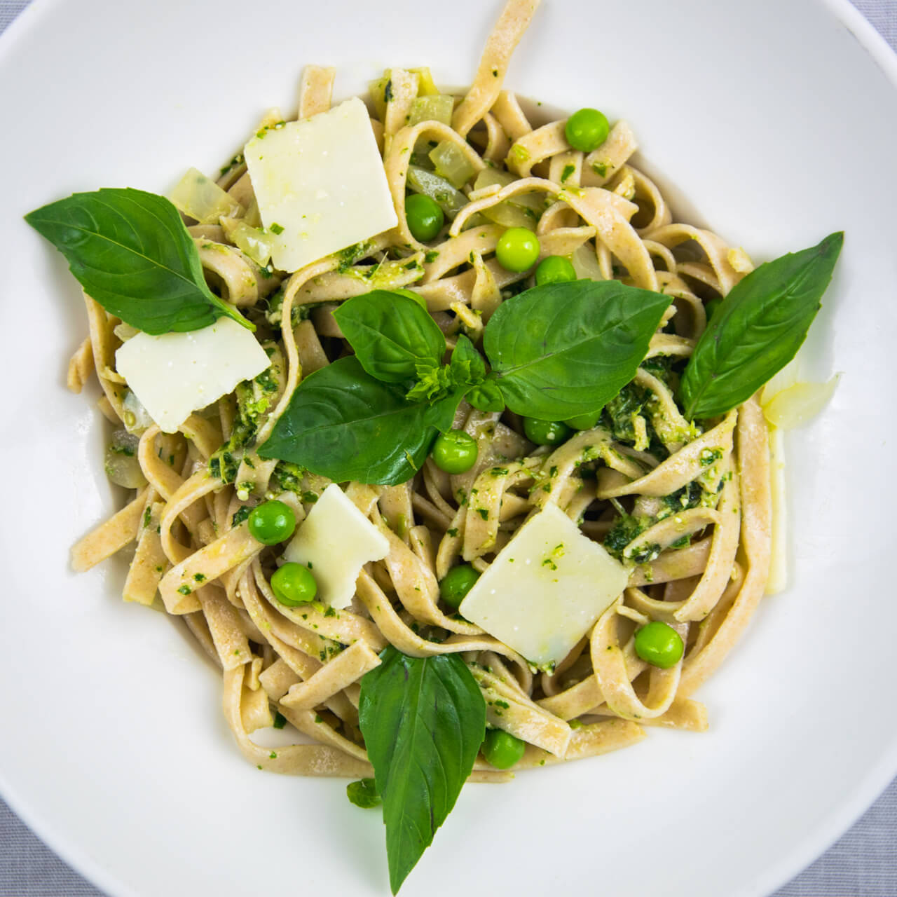 Linguine au pesto de basilic