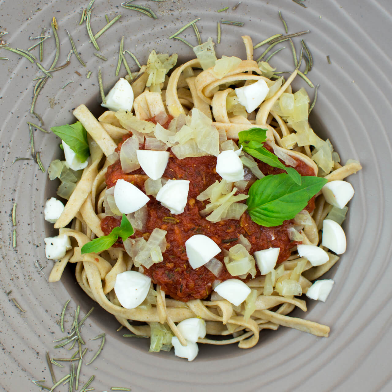 Linguine à la sauce tomate et mozzarella di bufala