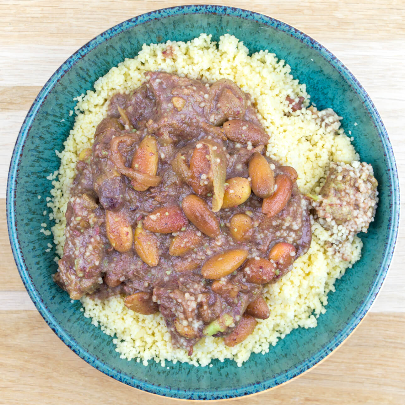 Tajine d'agneau des Alpes, dattes et amandes