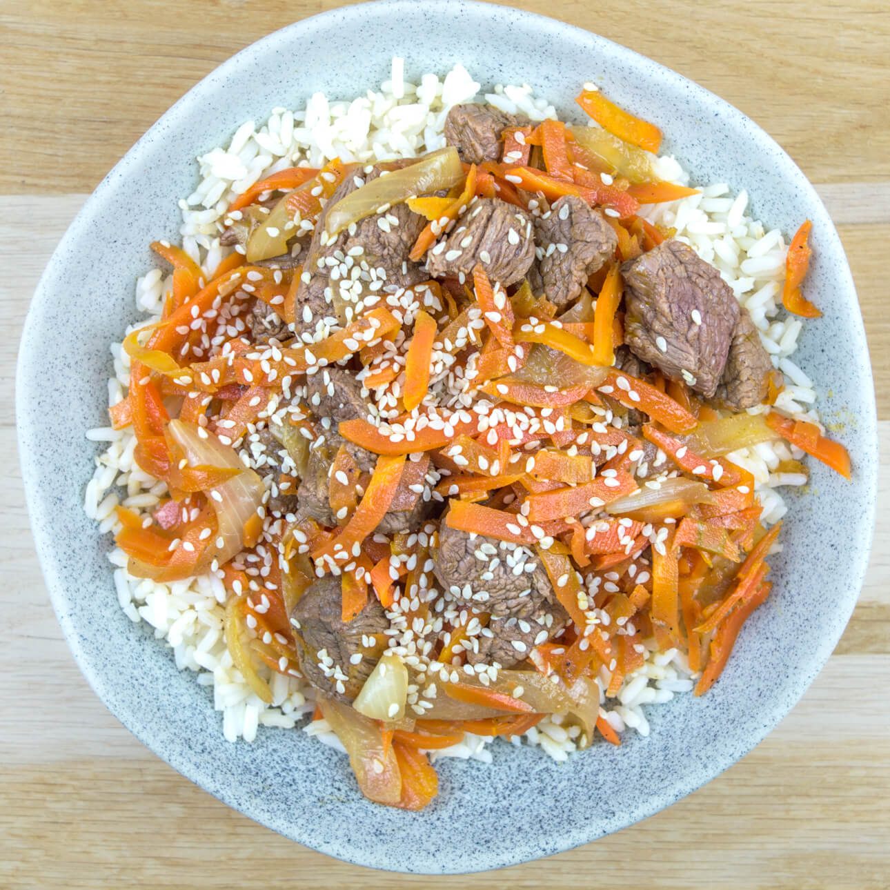 Wok de bœuf, riz de Camargue et légumes