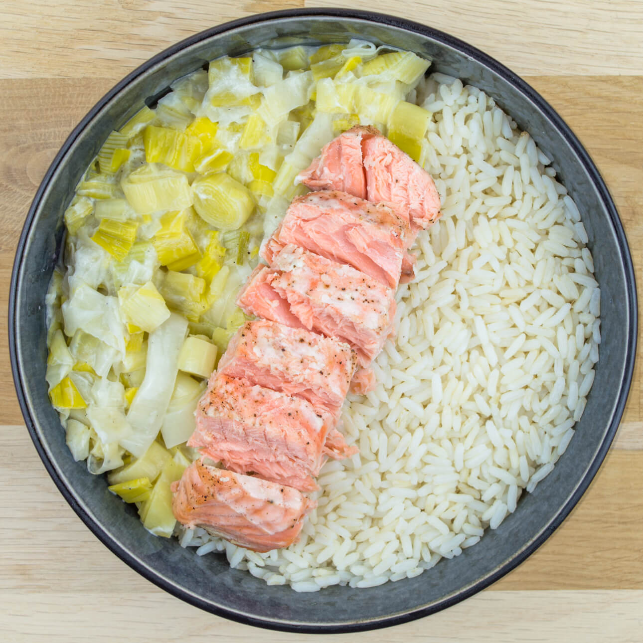 Saumon, riz de Camargue et fondue de poireaux