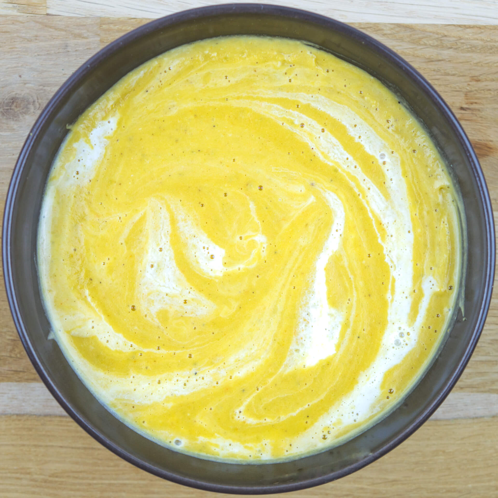 Grand velouté de poireaux, curry et lait de coco